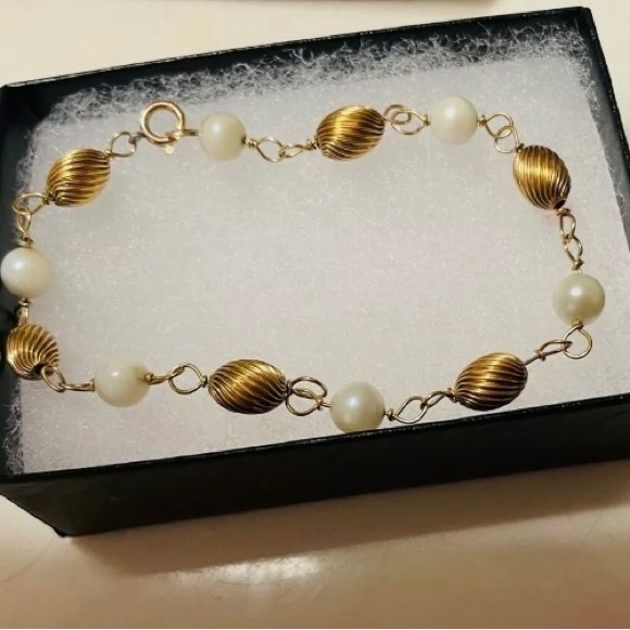 VINTAGE 14K Yellow Gold YG
PEARL BRACELET - Picture 2 of 3